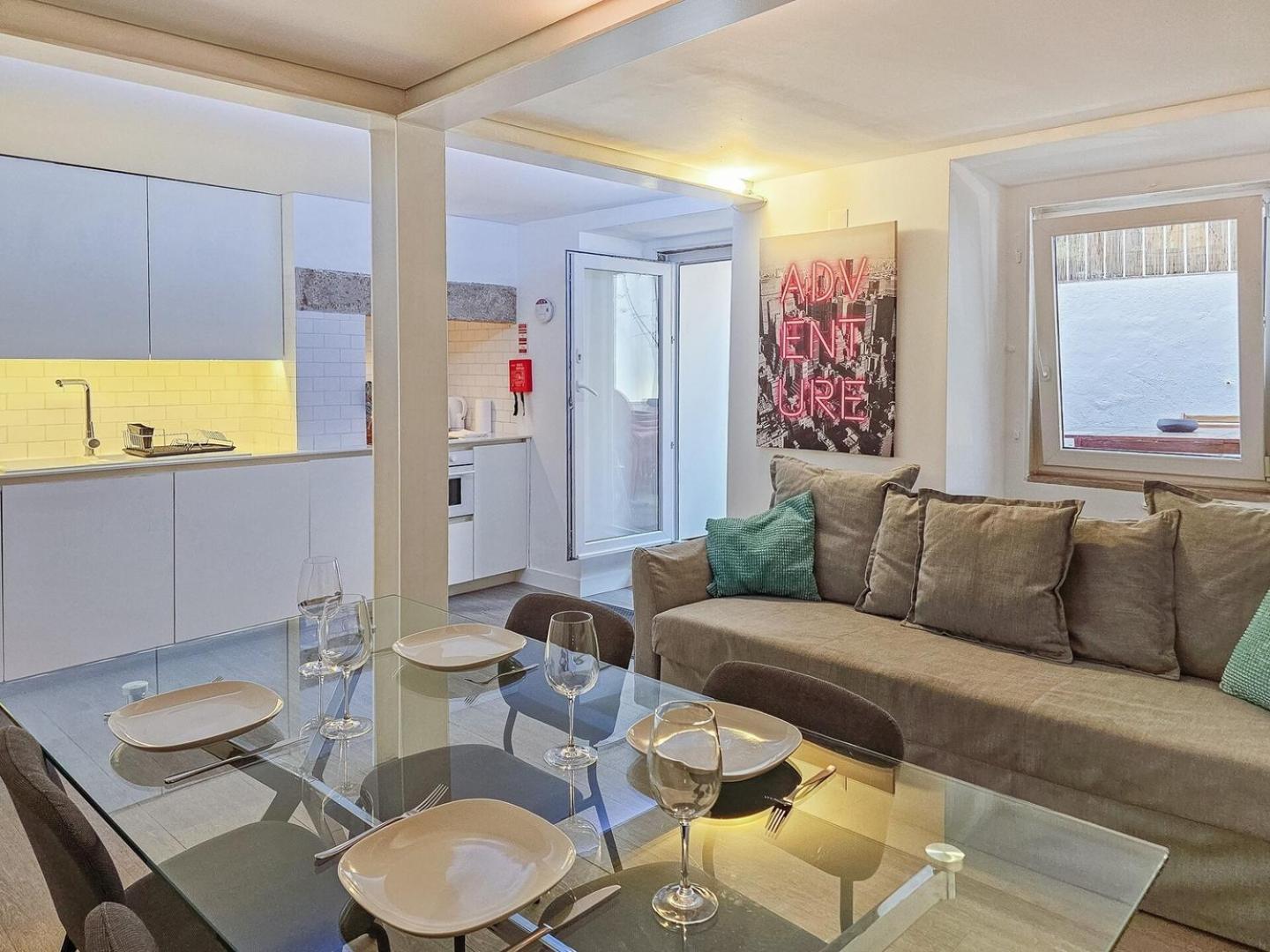 Ground Floor With Private Patio And Ac Lissabon