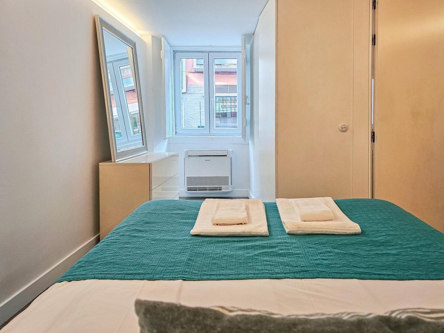 Ground Floor With Private Patio And Ac Lissabon